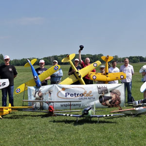 Zawody makiet rc w mieście